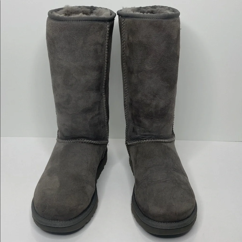Women’s UGG Classic Gray Winter Tall Boots size 5